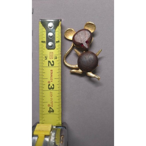 Vintage 1960's Mouse Brooch Gold Tone Wood Accents Red Rhinestone Eyes Adorable - Picture 5 of 5